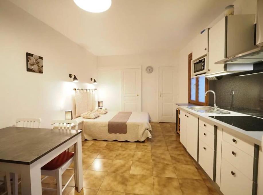 Studio Meuble Avec Terrasse Gréoux-les-Bains Exterior foto